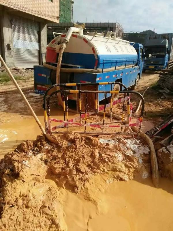 龙华山办事处工地淤泥清淤