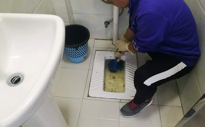 龙华山办事处疏通蹲坑