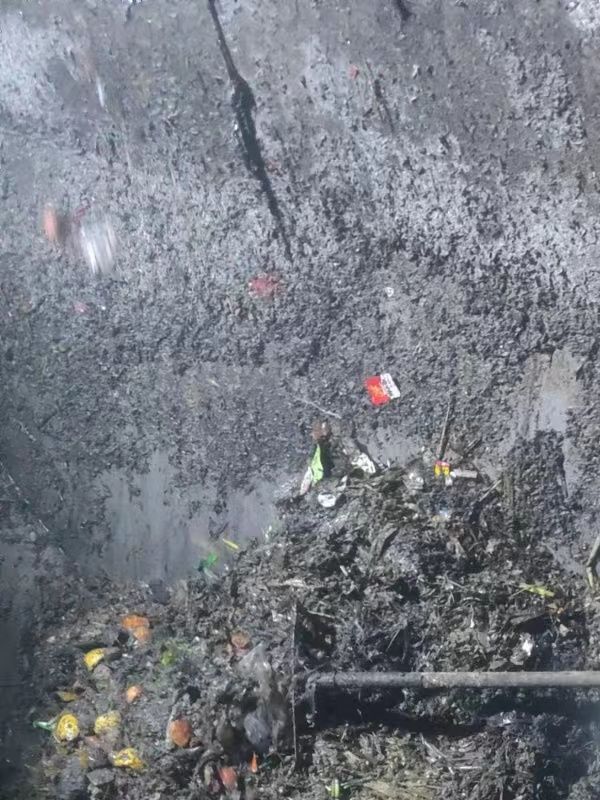 龙华山办事处污水池清理